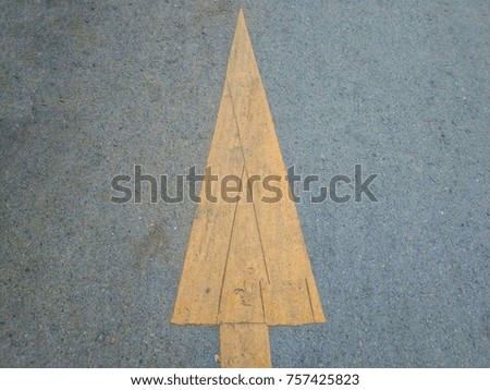 Arrow pointing straight.road sign.