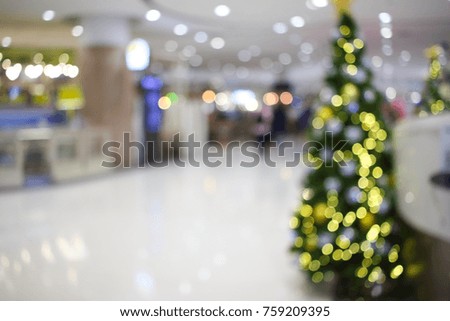 Abstract blur Christmas tree background with bokeh light.