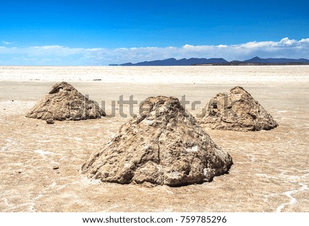 Uyuni Saline (Salar de Uyuni), Aitiplano, Bolivia at hot season