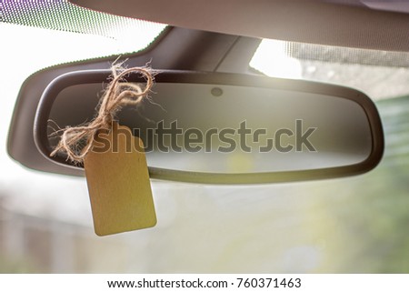Rearview mirror of a car with a blank note for individual text messages