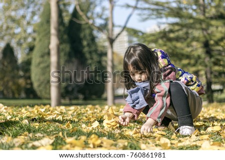 Lovely asian girls play happily in the autumn Parks