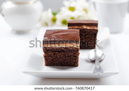 Dark chocolate cake with white cream