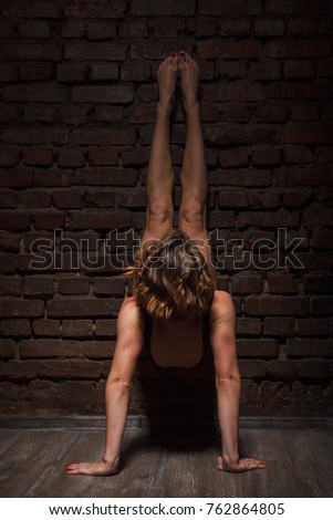 Yoga girl in pfoto studio
