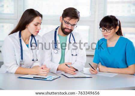 Group of doctors in the clinic discuss the diagnosis of the patient