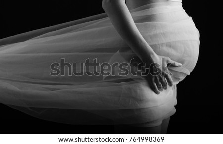 Beautiful b&w pictures from a pregnant woman 
