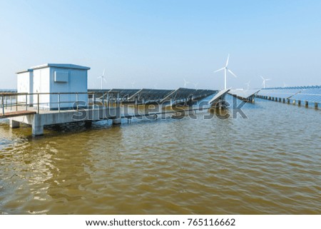 Photovoltaic installations on the surface of the water