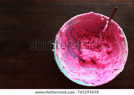 butter cream pink for decorate the cake