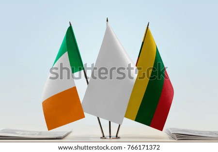 Flags of Ireland and Lithuania with a white flag in the middle