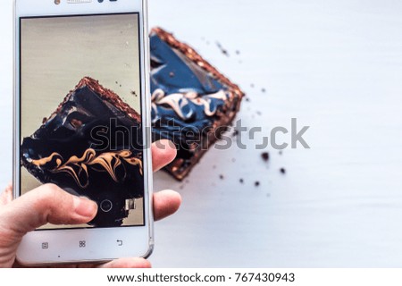 taking the picture of cake with the smartphone