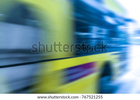A blurry bus