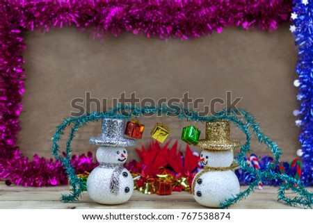 Snowflakes are on a wooden floor with a gift box on the head