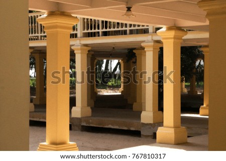 yellow column in Thai PALACE