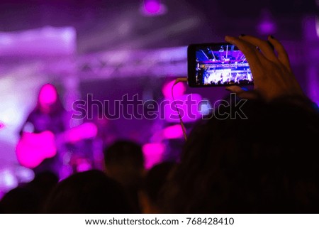 Shooting a concert on a smartphone
