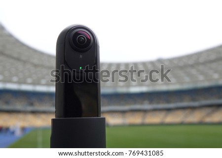 The camera that shoots 360 degrees in the background of the stadium. Close-up of the camera for live broadcasts.