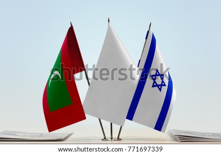 Flags of Maldives and Israel with a white flag in the middle