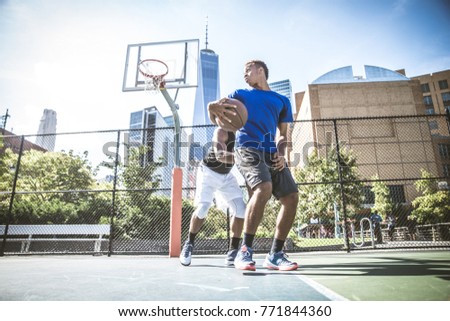 Two afroamerican athlethes playing basketball outdoors - Basketball athlete training on court in New York