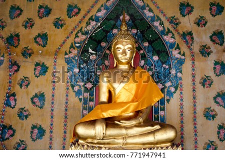 Thai golden Buddha Statue