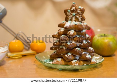 Christmas tree made of gingerbread, cooking