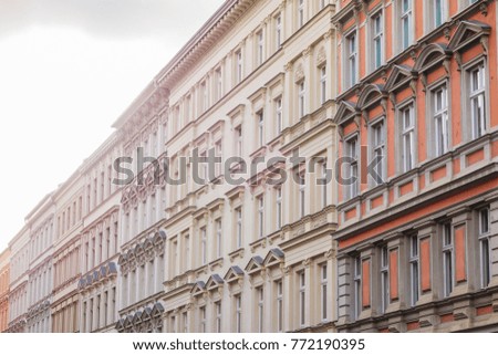 real estate picture of some residential houses in the heart of berlin