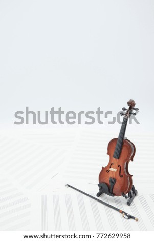The background of the violin and 
music paper.