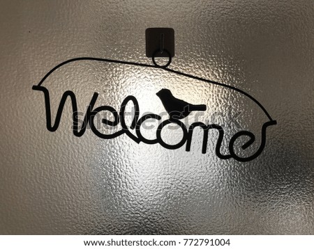 Welcome sign and bird