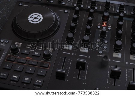 Dj audio mixer controller