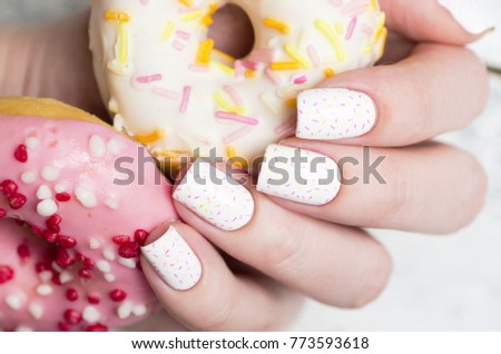 white pattern manicure with pink donut