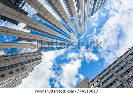 Beautiful skyscraper reaching the sky in Chicago Royalty-Free Stock Photo #774115819