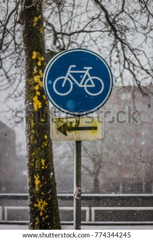 Sign for bikes