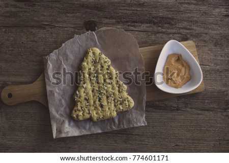 Crackers with humus
