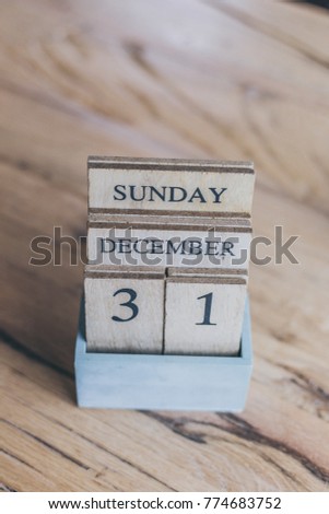 Creative wooden calendar - Sunday, 31 December