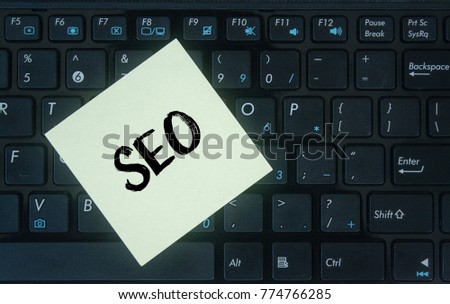 Note paper written SEO over keyboard button background