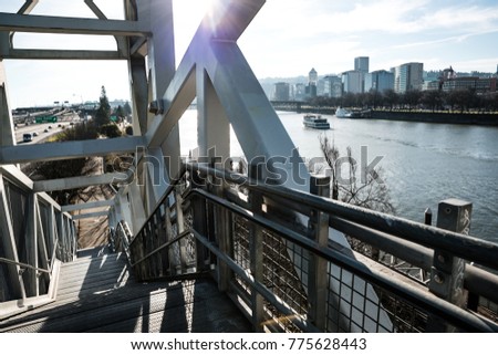 With it’s entrance on the Burnside Bridge, this staircase takes you down to the Eastbank Esplanade overlooking the Willamette River, the downtown Portland skyline and the I-5 highway.