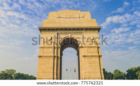 Picture of INDIA GATE from the front.