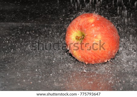 apple water splash