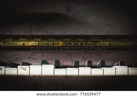 piano old art