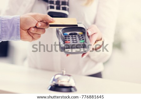 Picture of guests paying for hotel