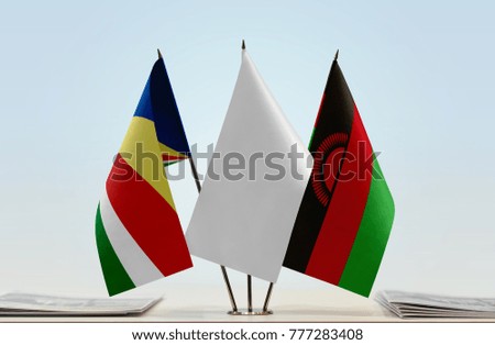 Flags of Seychelles and Malawi with a white flag in the middle