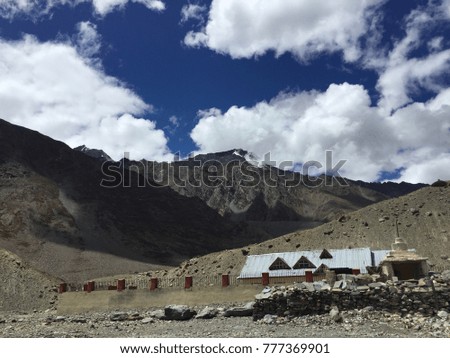 PICTURE OF HIMALAYAN MOUNTAIN 