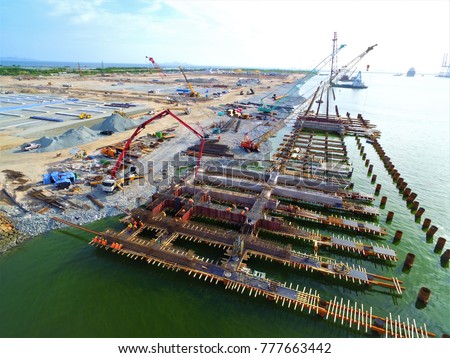 Construction for Marine works this picture for Construction Bert and Jetty,construction container yards, Construction Steel Pipe Pile used Piling Barge for driven pile and construction site workers,. 