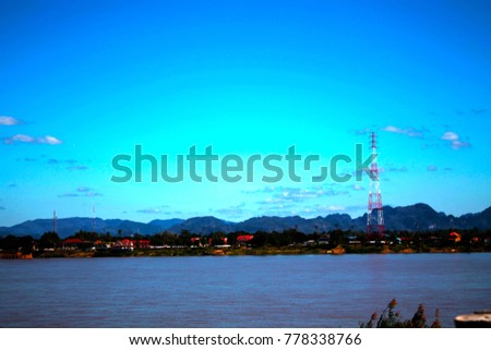 The scenery of Thailand overlooks the river and the surrounding mountains.