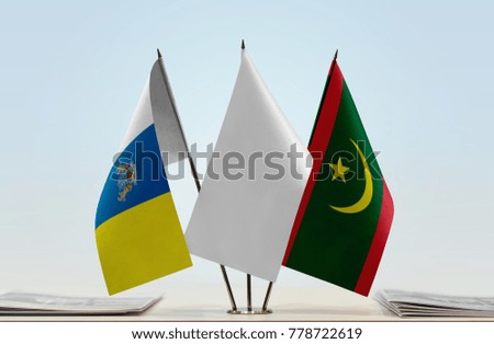 Flags of Canary Islands and Mauritania with a white flag in the middle