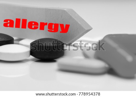 medication and arrow notes with diabetis wording in black and white 
