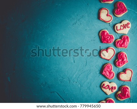 Fresh and fragrant biscuits with glaze for those who love. A place to write on Valentine's Day ...