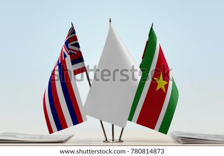 Flags of Hawaii and Suriname with a white flag in the middle