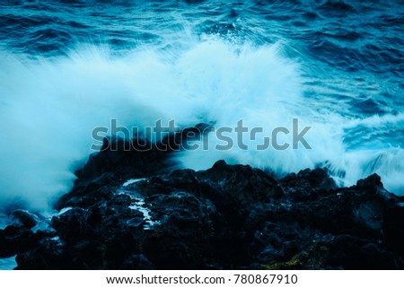 low speed shutter take photo the sea waves hit the rocks in the evenning
