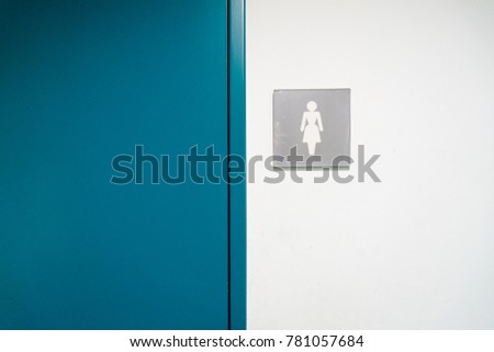 Toilet signs for men and women not gender neutral / gender fluid