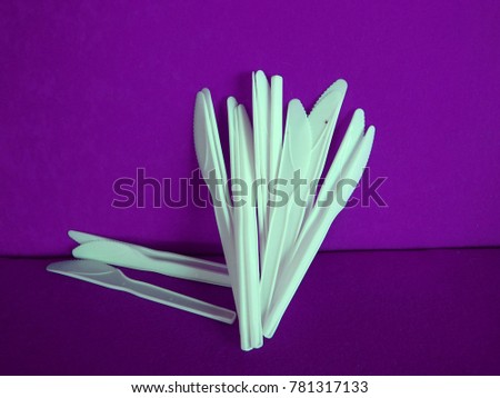 Party plastic disposable knives arranged in a fan shape