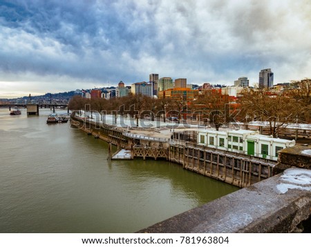 Tom McCall Waterfront Park and Willamette river, view from Burnside Bridge Royalty-Free Stock Photo #781963804