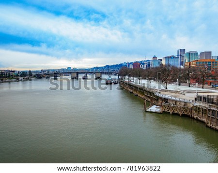 Tom McCall Waterfront Park and Willamette river, view from Burnside Bridge